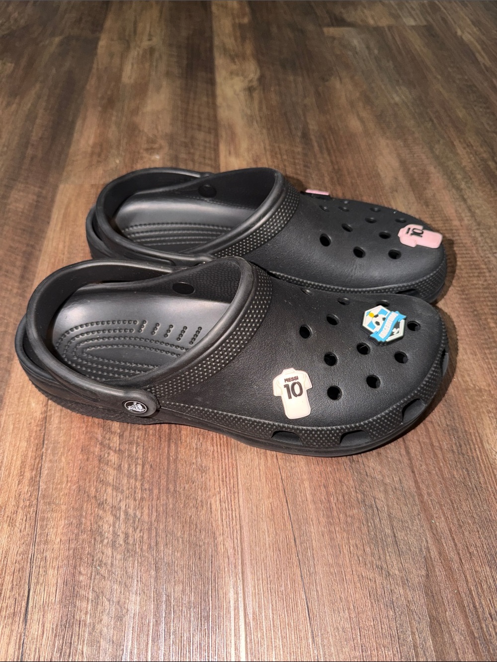 Crocs Clog Black EEUC with Messi Jibbits #10 men’s 10/ women’s 12 - Picture 6 of 7